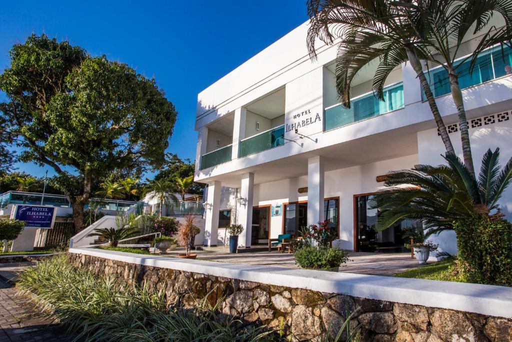 Um dos primeiros Hotéis construídos no arquipélago, o Hotel Ilhabela tem uma tradição fundamentada na busca pela satisfação de seus hospedes e aprimoramento de seus serviços. Sendo assim, sua equipe está sempre a disposição para atender da melhor forma po